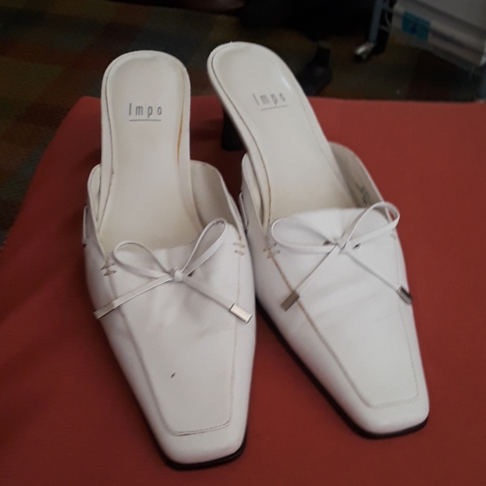 Ladies leather mules